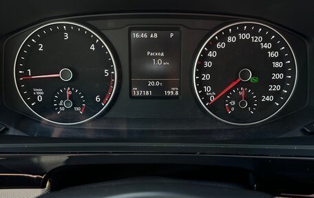 Volkswagen Multivan T6 рестайлинг, 2015 год, 3 800 000 рублей, 10 фотография
