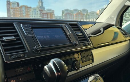 Volkswagen Multivan T6 рестайлинг, 2015 год, 3 800 000 рублей, 11 фотография