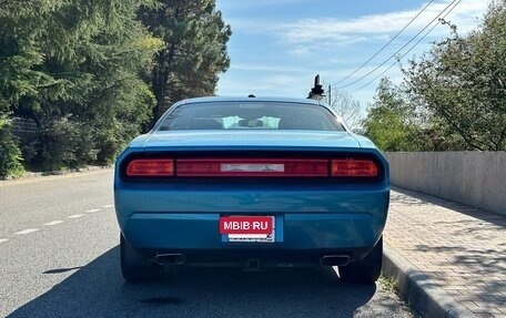 Dodge Challenger III рестайлинг 2, 2013 год, 2 200 000 рублей, 6 фотография