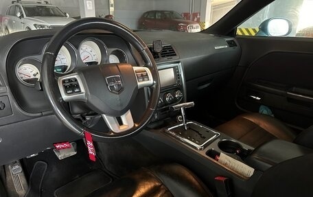 Dodge Challenger III рестайлинг 2, 2013 год, 2 200 000 рублей, 8 фотография