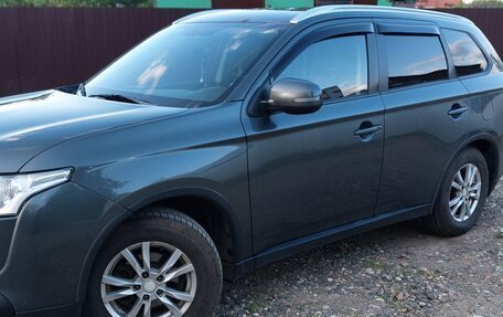 Mitsubishi Outlander III рестайлинг 3, 2014 год, 1 250 000 рублей, 9 фотография
