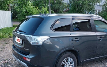 Mitsubishi Outlander III рестайлинг 3, 2014 год, 1 250 000 рублей, 7 фотография