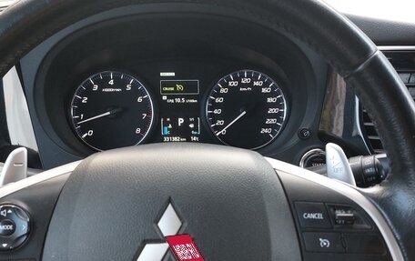 Mitsubishi Outlander III рестайлинг 3, 2014 год, 1 250 000 рублей, 6 фотография