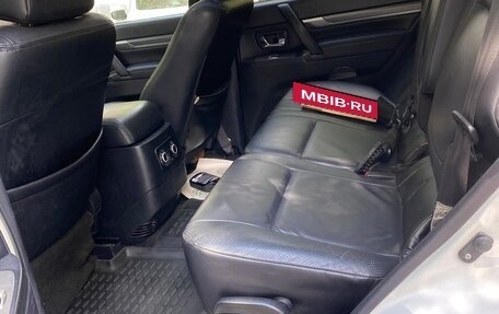 Mitsubishi Pajero IV, 2011 год, 2 235 000 рублей, 12 фотография