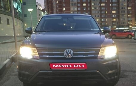 Volkswagen Tiguan II, 2018 год, 1 700 500 рублей, 6 фотография