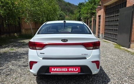 KIA Rio IV, 2018 год, 1 200 000 рублей, 2 фотография