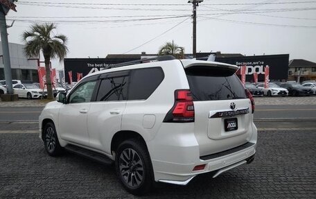 Toyota Land Cruiser Prado 150 рестайлинг 2, 2022 год, 4 790 131 рублей, 4 фотография