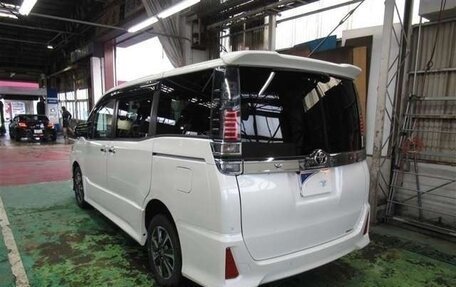 Toyota Voxy III, 2021 год, 2 240 400 рублей, 2 фотография