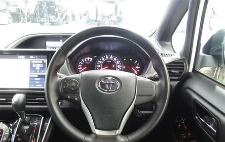 Toyota Voxy III, 2021 год, 2 240 400 рублей, 7 фотография