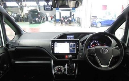Toyota Voxy III, 2021 год, 2 240 400 рублей, 6 фотография