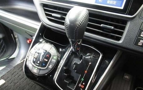 Toyota Voxy III, 2021 год, 2 240 400 рублей, 14 фотография
