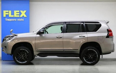 Toyota Land Cruiser Prado 150 рестайлинг 2, 2020 год, 3 520 123 рублей, 5 фотография