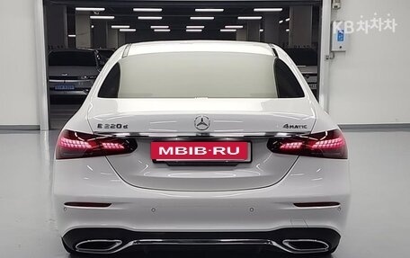 Mercedes-Benz E-Класс, 2021 год, 3 850 000 рублей, 3 фотография