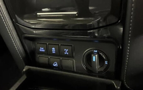 Toyota Land Cruiser Prado 150 рестайлинг 2, 2021 год, 3 489 123 рублей, 32 фотография