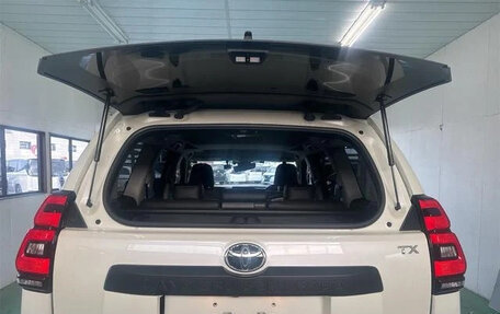 Toyota Land Cruiser Prado 150 рестайлинг 2, 2022 год, 3 562 123 рублей, 7 фотография