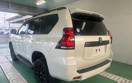 Toyota Land Cruiser Prado 150 рестайлинг 2, 2022 год, 3 562 123 рублей, 5 фотография