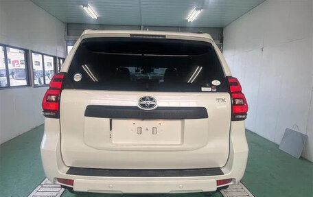 Toyota Land Cruiser Prado 150 рестайлинг 2, 2022 год, 3 562 123 рублей, 6 фотография