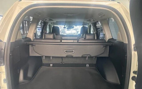 Toyota Land Cruiser Prado 150 рестайлинг 2, 2022 год, 3 562 123 рублей, 9 фотография