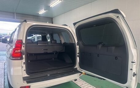 Toyota Land Cruiser Prado 150 рестайлинг 2, 2022 год, 3 562 123 рублей, 8 фотография