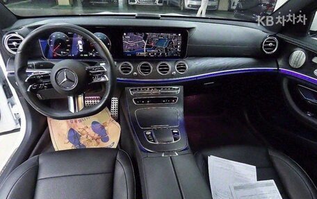 Mercedes-Benz E-Класс, 2022 год, 4 800 000 рублей, 7 фотография