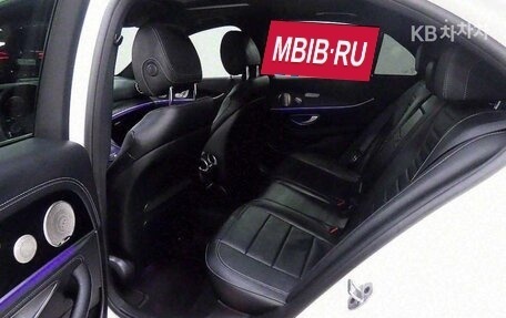 Mercedes-Benz E-Класс, 2022 год, 4 800 000 рублей, 6 фотография