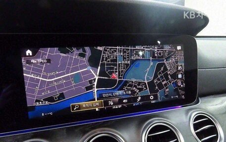 Mercedes-Benz E-Класс, 2022 год, 4 800 000 рублей, 14 фотография