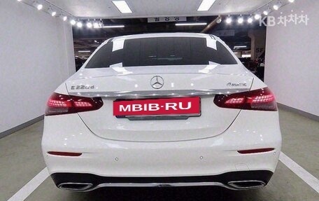Mercedes-Benz E-Класс, 2022 год, 4 800 000 рублей, 3 фотография