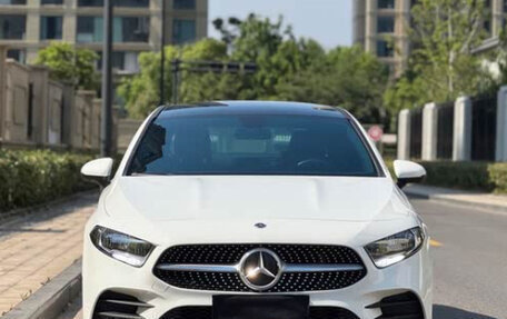 Mercedes-Benz A-Класс, 2021 год, 1 750 000 рублей, 2 фотография