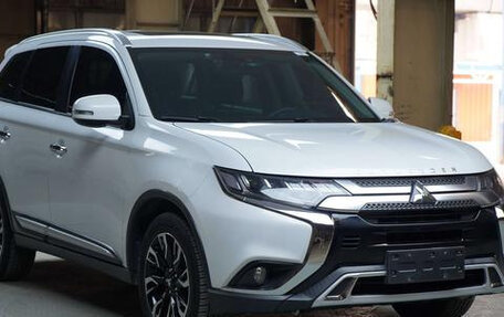 Mitsubishi Outlander III рестайлинг 3, 2021 год, 2 300 000 рублей, 1 фотография