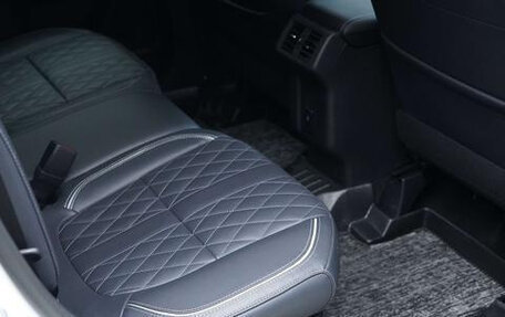 Mitsubishi Outlander III рестайлинг 3, 2021 год, 2 300 000 рублей, 8 фотография