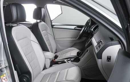 Volkswagen Tiguan II, 2018 год, 2 579 000 рублей, 8 фотография