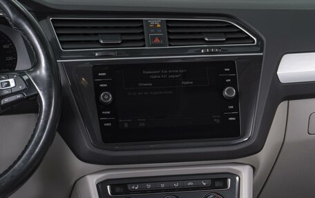 Volkswagen Tiguan II, 2018 год, 2 579 000 рублей, 13 фотография