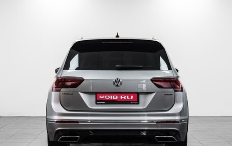 Volkswagen Tiguan II, 2018 год, 2 579 000 рублей, 4 фотография
