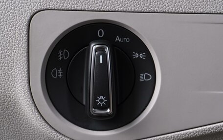 Volkswagen Tiguan II, 2018 год, 2 579 000 рублей, 15 фотография