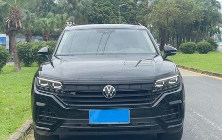 Volkswagen Touareg III, 2022 год, 4 950 011 рублей, 2 фотография