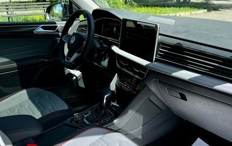 Volkswagen Tiguan II, 2023 год, 4 250 000 рублей, 8 фотография