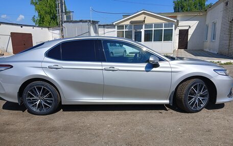 Toyota Camry, 2021 год, 3 150 000 рублей, 4 фотография