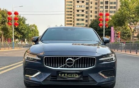 Volvo S60 III, 2022 год, 2 100 008 рублей, 2 фотография