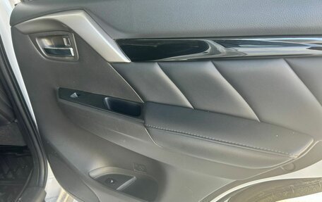 Mitsubishi Pajero Sport III рестайлинг, 2018 год, 3 340 000 рублей, 13 фотография