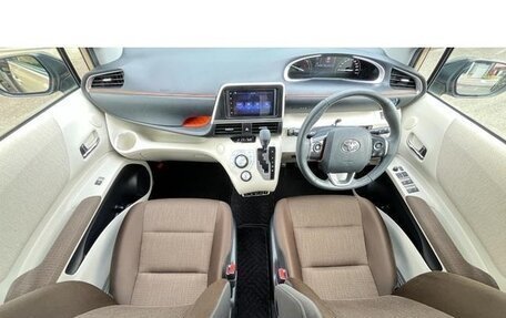 Toyota Sienta II, 2021 год, 1 093 000 рублей, 8 фотография