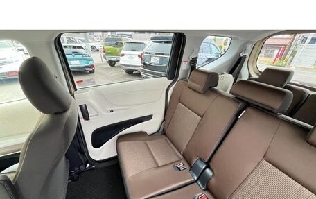 Toyota Sienta II, 2021 год, 1 093 000 рублей, 9 фотография