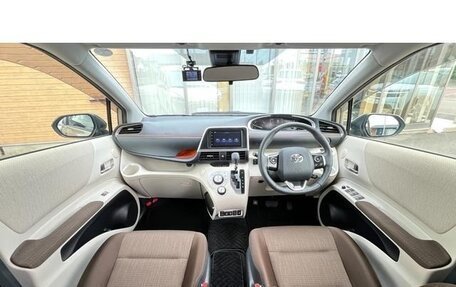 Toyota Sienta II, 2021 год, 1 093 000 рублей, 12 фотография