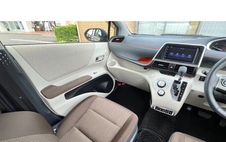 Toyota Sienta II, 2021 год, 1 093 000 рублей, 15 фотография