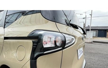 Toyota Sienta II, 2021 год, 1 093 000 рублей, 22 фотография