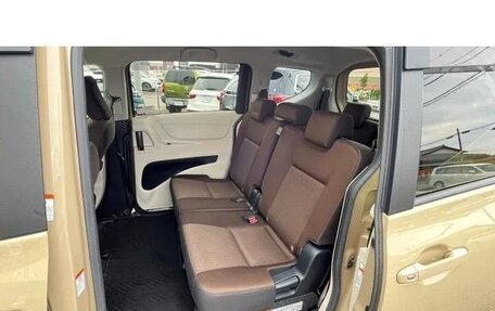 Toyota Sienta II, 2021 год, 1 093 000 рублей, 24 фотография