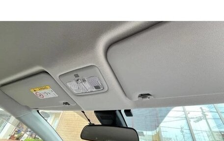 Toyota Sienta II, 2021 год, 1 093 000 рублей, 39 фотография