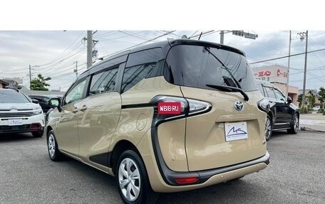 Toyota Sienta II, 2021 год, 1 093 000 рублей, 33 фотография