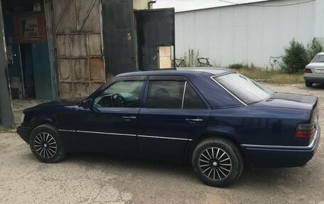 Mercedes-Benz E-Класс, 1994 год, 350 000 рублей, 2 фотография