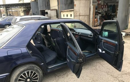 Mercedes-Benz E-Класс, 1994 год, 350 000 рублей, 4 фотография