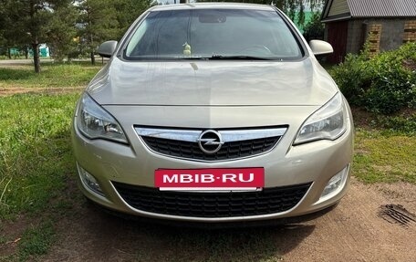 Opel Astra J, 2010 год, 670 000 рублей, 2 фотография